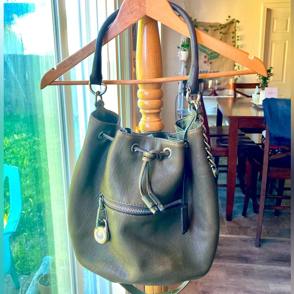 MICHAEL KORS HOBO DRAWSTRING SHOULDER BAG OLIVE ARMY GREEN PEBBLE LEATHER
